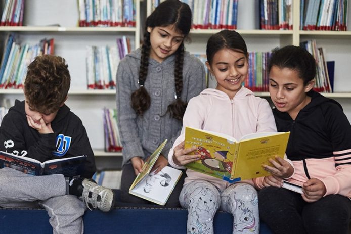 The Max Rayne Hand in Hand Jerusalem School integrates Jewish and Arab students and offers bilingual instruction. (Photo: Handinhandk2.org)