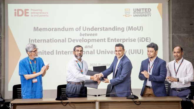 photo_of_mou_signed_between_ide_and_uiu
