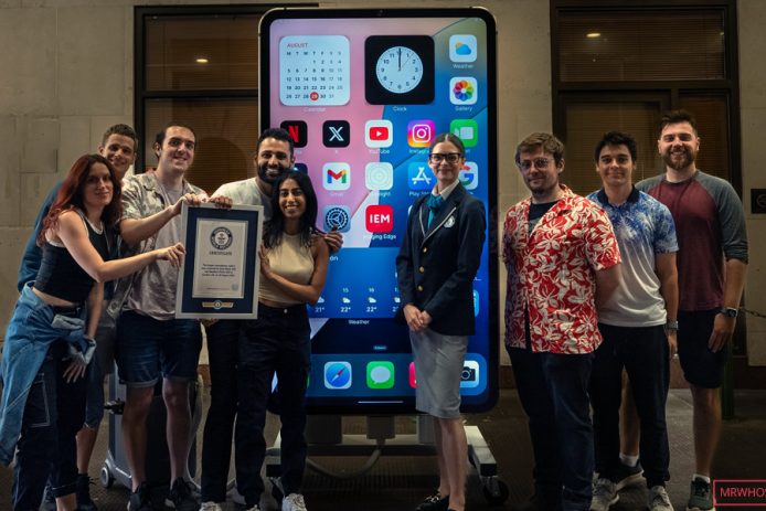 mrwhosetheboss-with-team-and-joanne