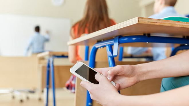 dutch schools ban phone