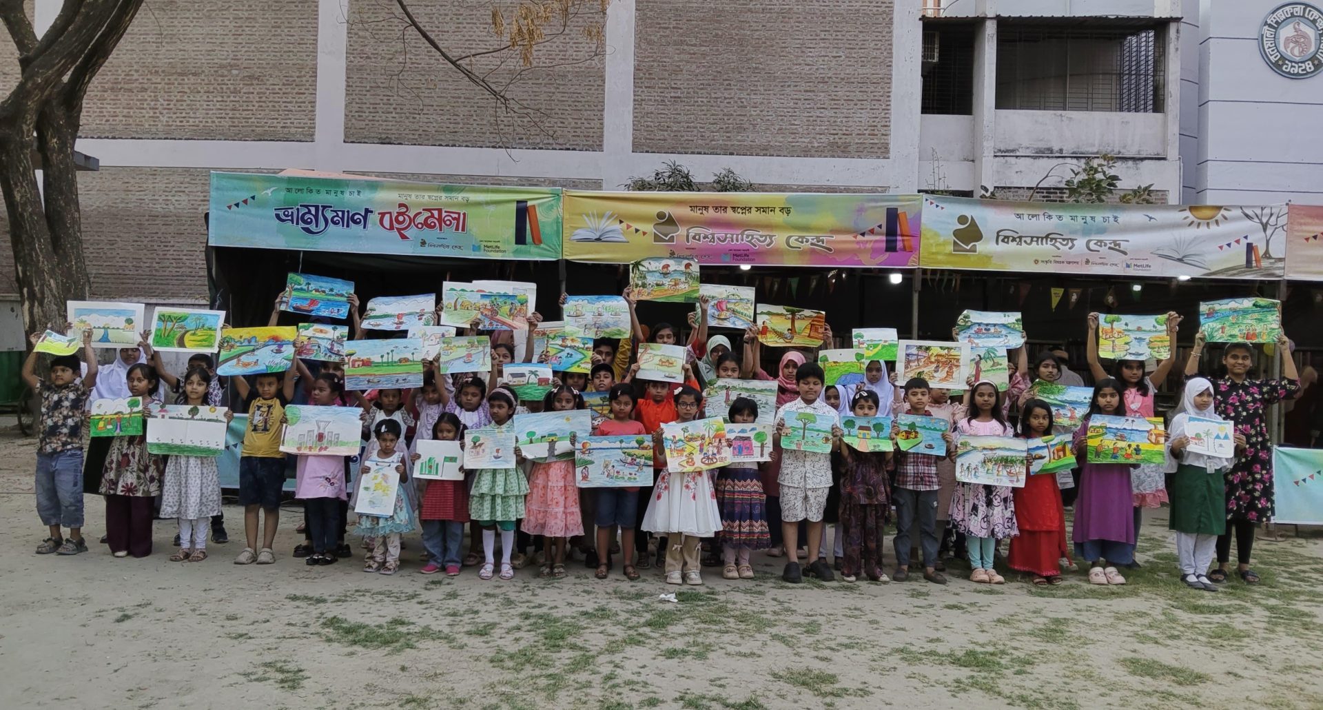 Bishwo Shahitto Kendro and MetLife Foundation to Organize 200 Mobile Book Fairs Across Bangladesh.jpg