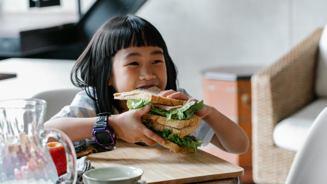 Kid chewing food