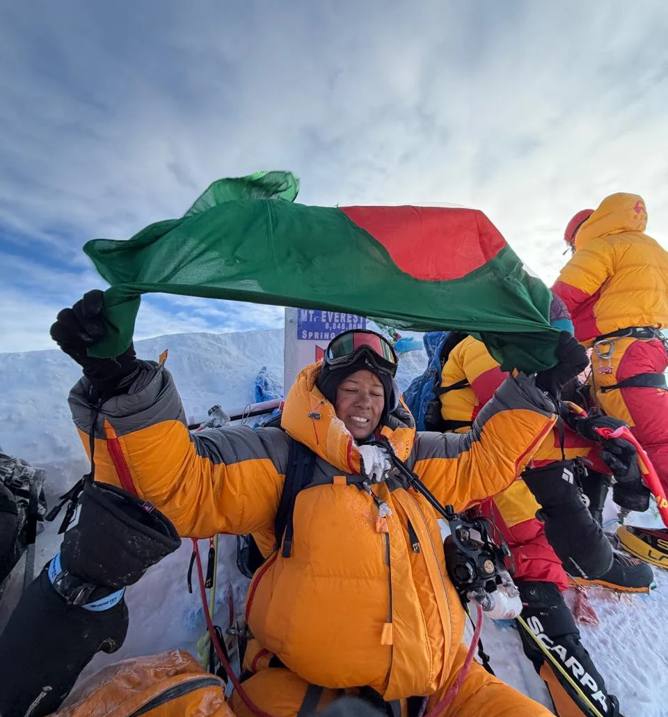 Nurunnahar Nimni celebrates atop Mount Everest with the Bangladesh flag after summiting the world’s highest peak. Photo: Courtesy