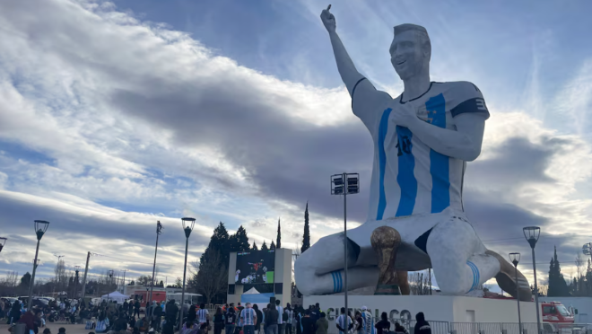 Messi statue