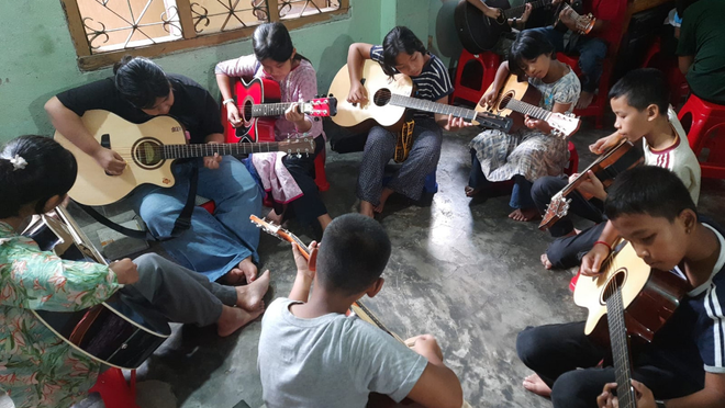 Amlai’s students learn the fundamentals of guitar, including finger exercises, chords, strumming, chord progressions, saregama and basic vocal control from him. Photo: Courtesy