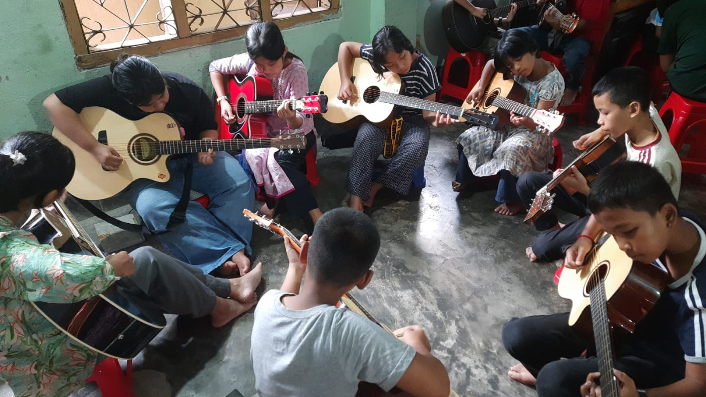 Amlai’s students learn the fundamentals of guitar, including finger exercises, chords, strumming, chord progressions, saregama and basic vocal control from him. Photo: Courtesy