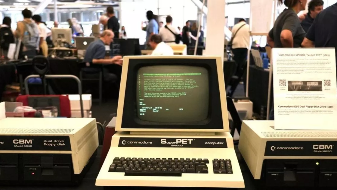 A 1981 Commodore SP9000 “Super PET” computer and floppy disk drives are displayed at the Vintage Computer Festival in Mountain View, Calif, 2 Aug, 2026. Photo: UNB/AP Photo/Terry Chea