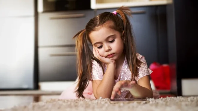bored-little-girl-on-carpet