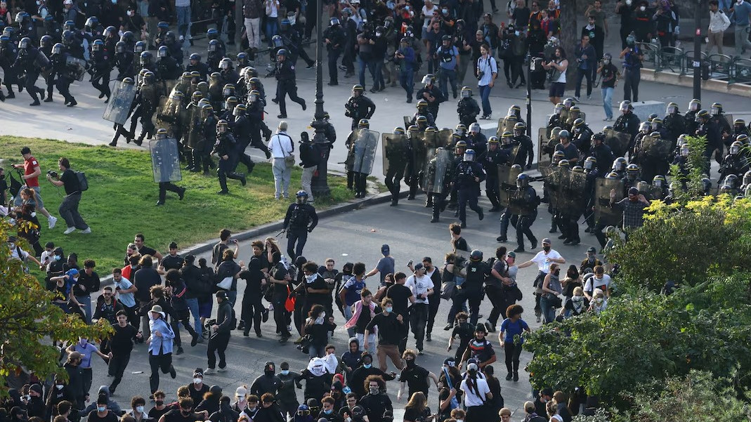 france_student_protesters